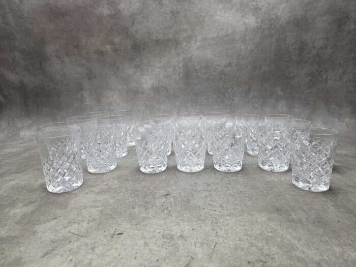 Cut crystal drinkware tumblers