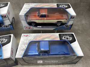 Four Maisto special edition 1:18 scale die-cast model Ford cars - 3