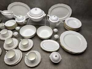 Mikasa 'Majestic Gold' porcelain dinner setting for eight - 3