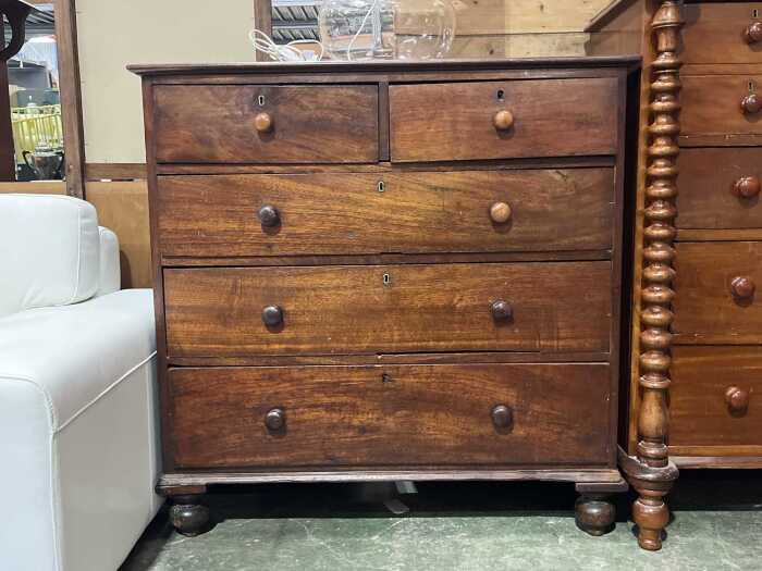 Colonial-style early 19th-century Australian cedar chest of drawers
