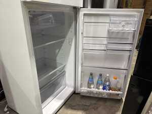 Westinghouse 460L two door fridge - 3