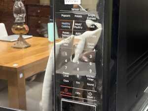 Samsung 32L 1000W microwave - 3