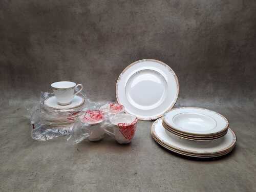 Royal Doulton Hardwick porcelain dinner setting for four