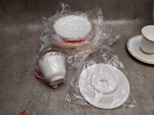 Royal Doulton Hardwick porcelain dinner setting for four - 4