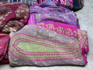 Lengths of silk fabric, assorted colours - 5