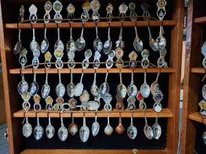 Collection of souvenir spoons in timber canteen - 3