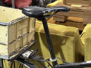 Hybrid bicycle with rear cargo crate - 4