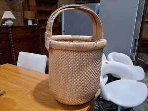 Japanese wicker rice bucket.
