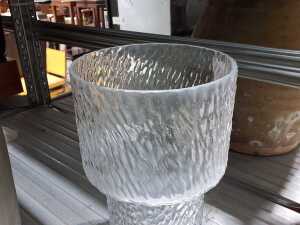 Three contemporary decorator pieces - 4