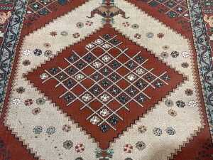 Red and pink power loomed rug - 2