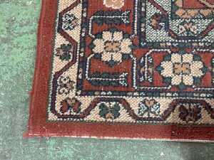Red and pink power loomed rug - 3
