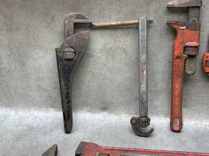 Group of adjustable pipe wrenches - 3
