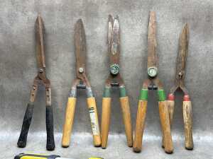 Group of garden hedge shears - 2