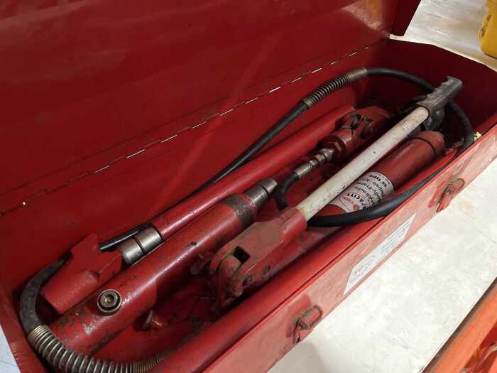 A hydraulic body-frame repair kit