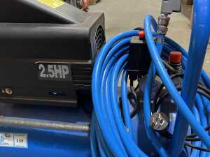 2.5hp Air compressor and hose - 3