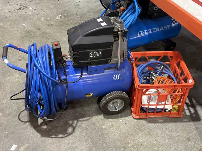2.5hp Air compressor and hose