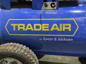 2.5hp Air compressor and hose - 3