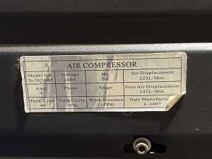 2.5hp Air compressor and hose - 4
