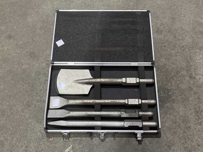 Boxed pneumatic chisels