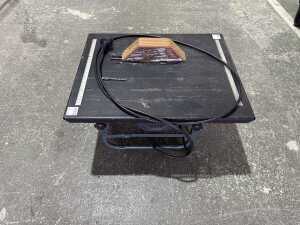 Bench-mounted scroll saw