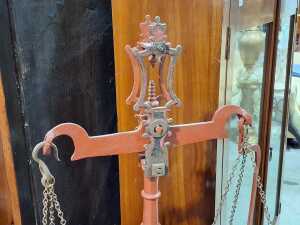 Antique cast iron balance scales with weights - 2