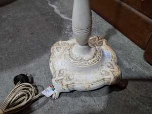 Antique cast iron floor lamp with celluloid pendalogues - 3