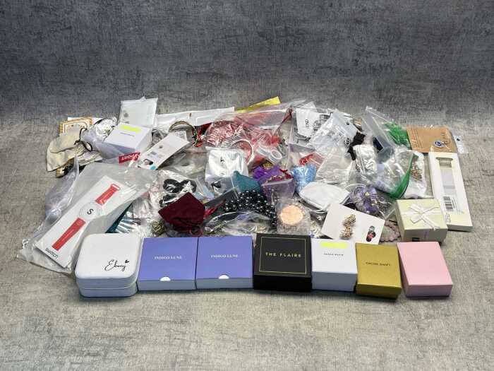 Group of jewellery