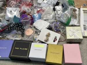 Group of jewellery - 3