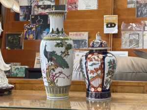 Two oriental style decorative porcelain pieces
