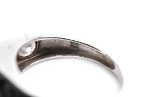 A cubic zirconia ring in 14 carat white gold - 5