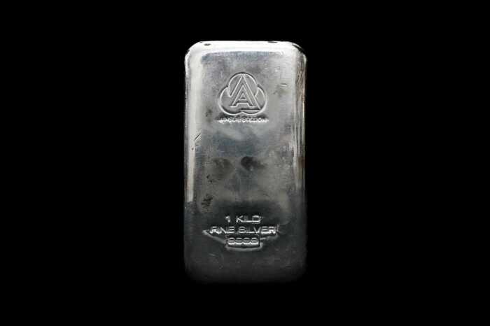 A silver ingot, 1kg