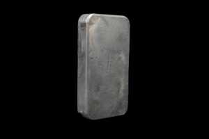 A silver ingot, 1kg - 2