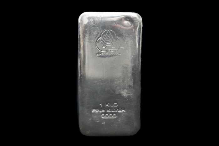 A silver ingot, 1kg