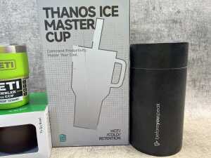 Group of takeaway cups - 3