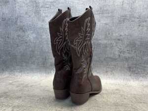 Pair of Women's boots size EU 41 - 3