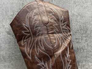 Pair of Women's boots size EU 41 - 4