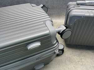 Small suitcase with matching carry bag - 4