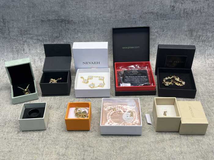 Group of jewellery