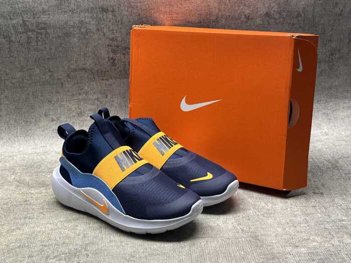 Nike Flex Runner 4 (GS) size US 3.5 Youth