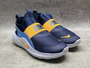 Nike Flex Runner 4 (GS) size US 3.5 Youth - 3
