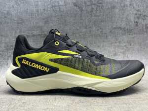 Salomon Genesis size US 8.5 Men's - 2