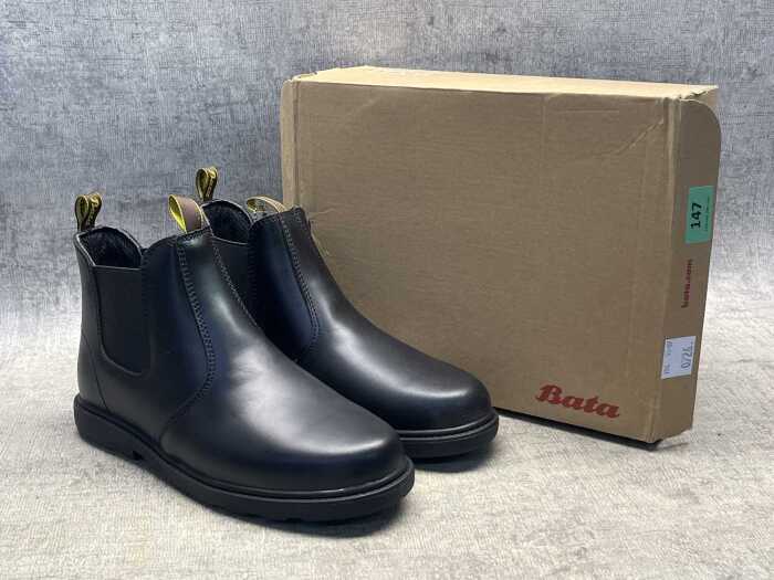 Bata Kanga boots size UK 8