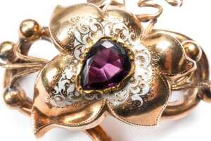 An antique floral garnet and enamel brooch in 15 carat yellow gold - 2