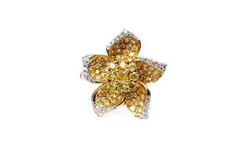 A yellow and white diamond flower ring in 18ct yellow gold