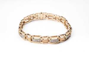A diamond bracelet in 10 carat yellow gold - 2
