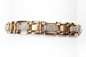 A diamond bracelet in 10 carat yellow gold - 3