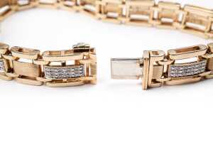 A diamond bracelet in 10 carat yellow gold - 4