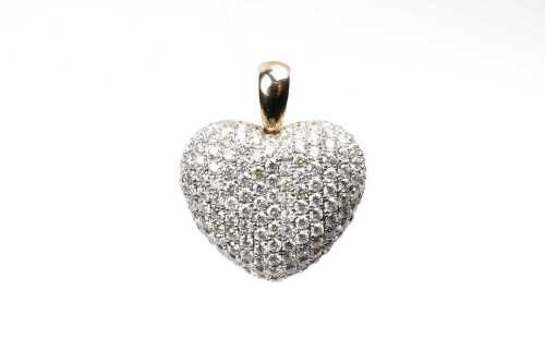 A diamond heart pendant in 9 carat yellow gold