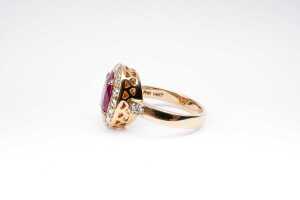 A ruby and diamond ring in 14 carat yellow gold - 3