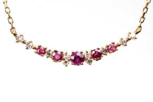 A ruby diamond necklace in 18 carat yellow gold - 2